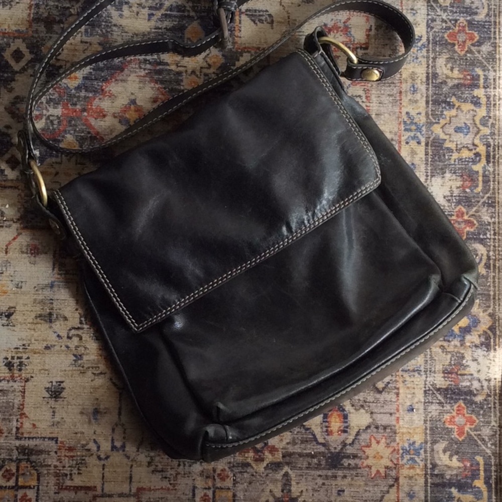 Nuovedive leather crossbody